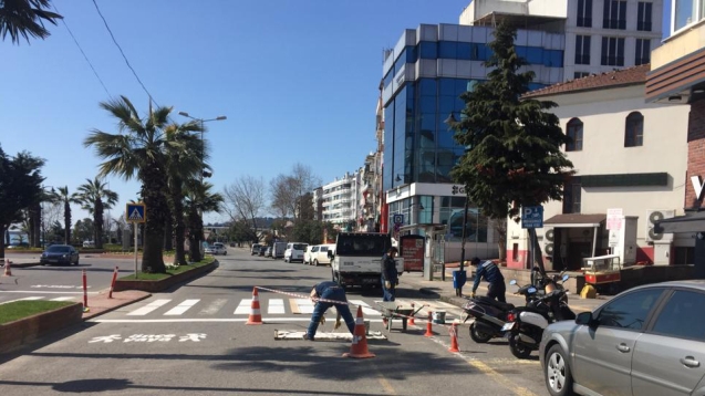 Yaya geçiş çizgileri yenileniyor