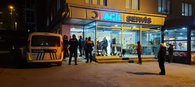 Yaşlı adam, 2 kişi tarafından darp edildi...
