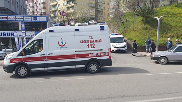 Elektrikli motosiklet ile otomobil çarpıştı...1 yaralı