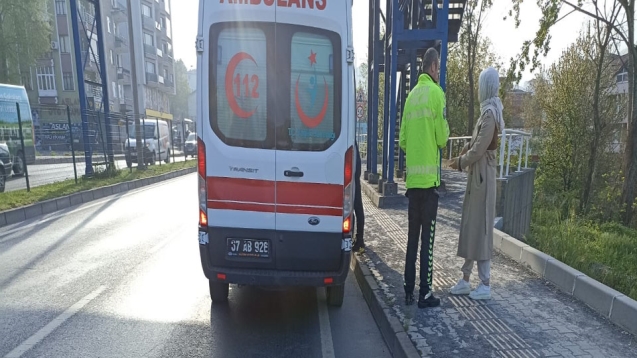 Motosiklet ile otomobil çarpıştı...1 yaralı...