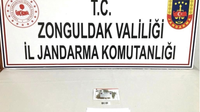 Araçta yapılan aramada yakayı ele verdiler: 3 gözaltı...