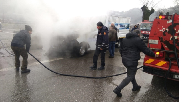Kamyonet alev aldı...