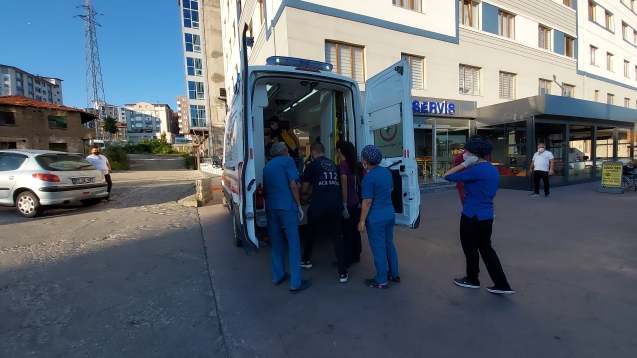 Genç kız boğulma tehlikesi geçirdi...