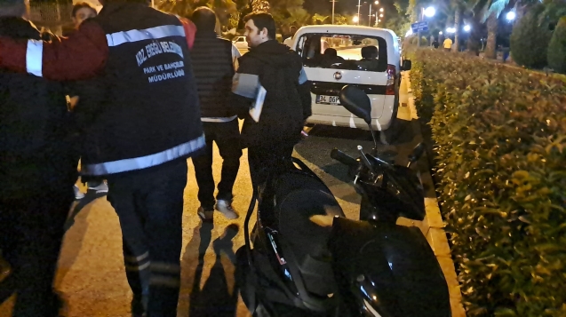 Motosiklet ile kamyonet çarpıştı.1 yaralı...