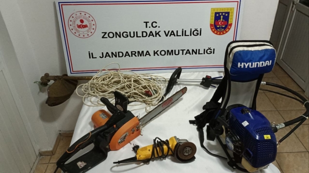 Hırsızlık zanlıları Jandarma ekiplerince yakalandı.