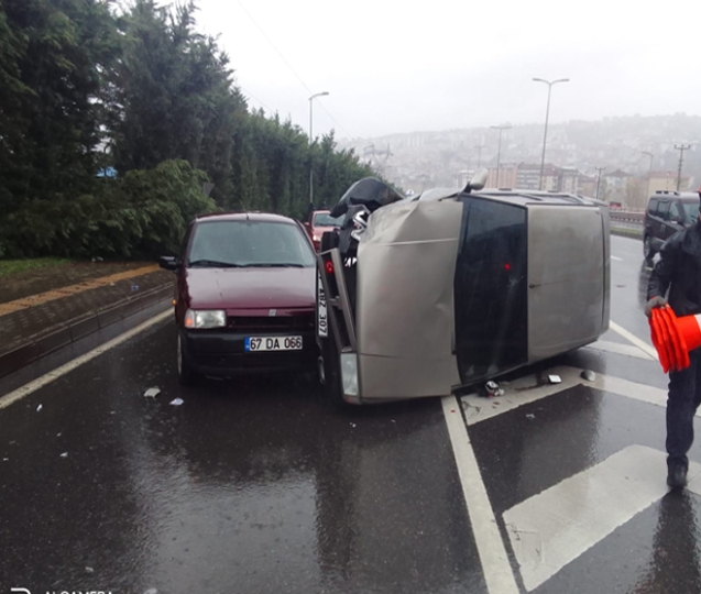 Trafik kazasında araç yan devrildi. 1 yaralı....