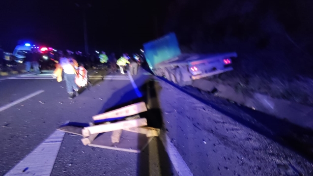 Trafik kazası...2 ölü, 5 yaralı...