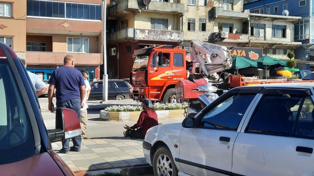 Motosiklet sürücüsü yaralandı...