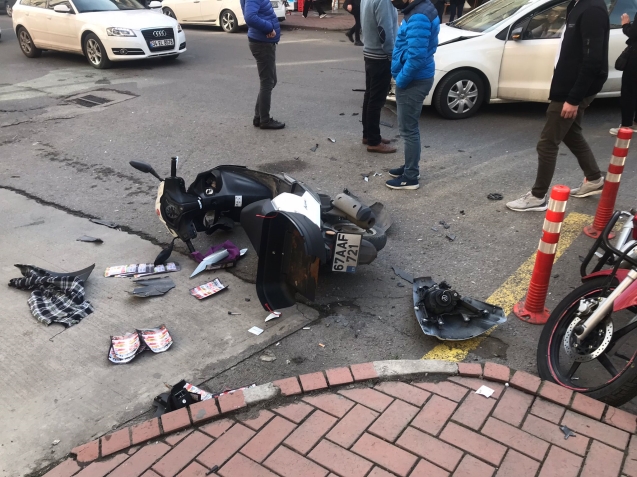 Motosiklet kazasında 2 kişi yaralandı...