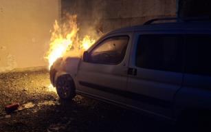 Kamyonet alevlere teslim oldu. ..