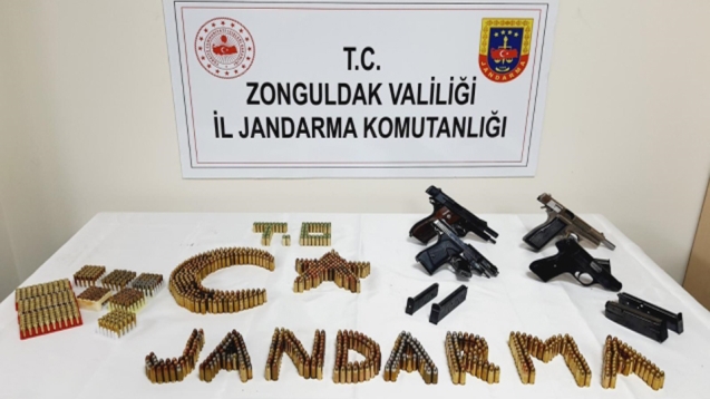 Evinden cephane çıktı...