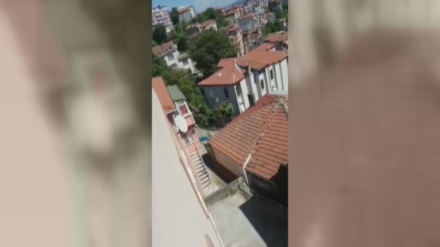YAPMA DEDE DİYE YALVARIYOR...