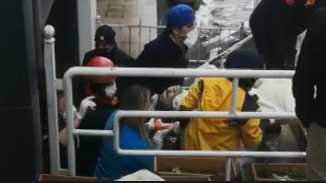 Asansör boşluğuna düştü.. Asansör tamircisi yanına atladı...