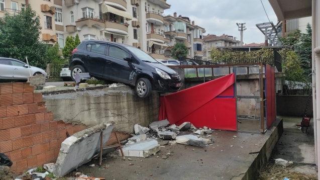 Gazla freni karıştırdı... Olanlar oldu...