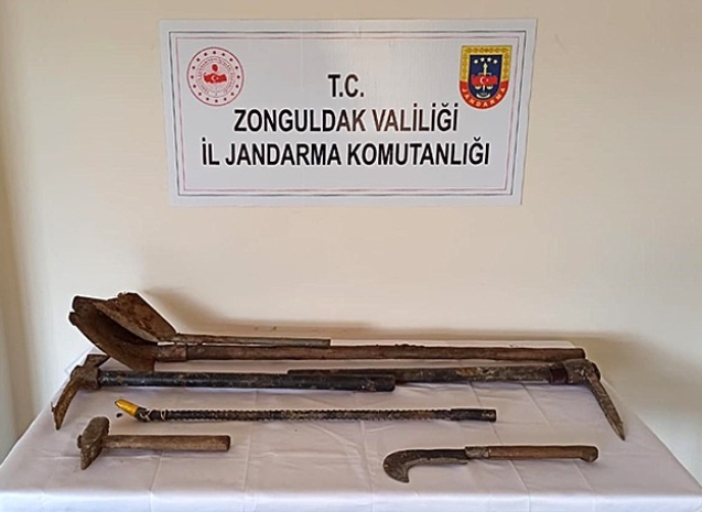 Kaçak kazı yaparken suç üstü yakalandılar...
