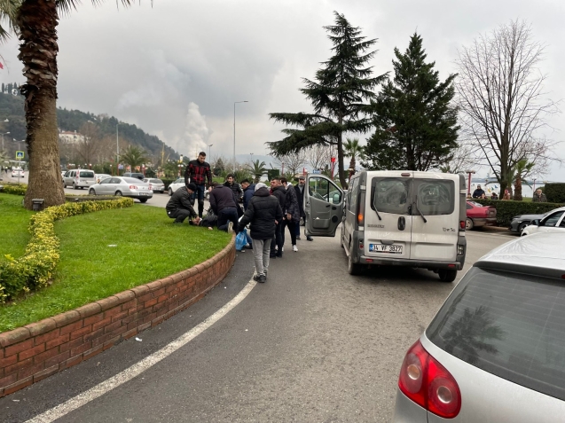 Minibüs ile motosiklet çarpıştı... 1 yaralı...