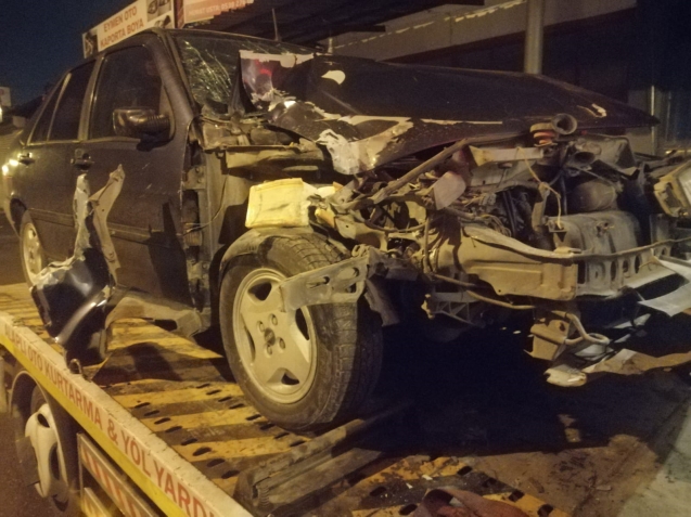 Trafik kazasında 3 kişi yaralandı..