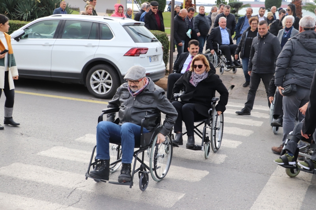 Maltepe Icinde Ikinci El Satilik Masa Sandalye Masa Sandaly