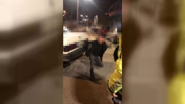 Aracı ile kaldırıma çıktı...Alkollü çıktı...