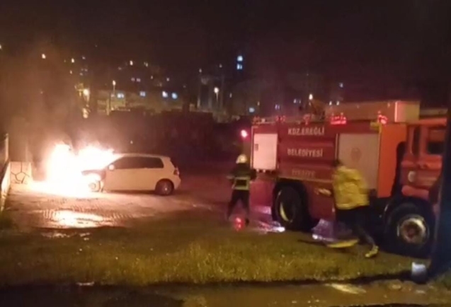 Park halindeki araç yanmaya başladı...