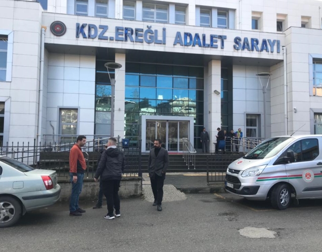 KOM ekiplerinin gözaltına aldığı 17 kişi adliyede...