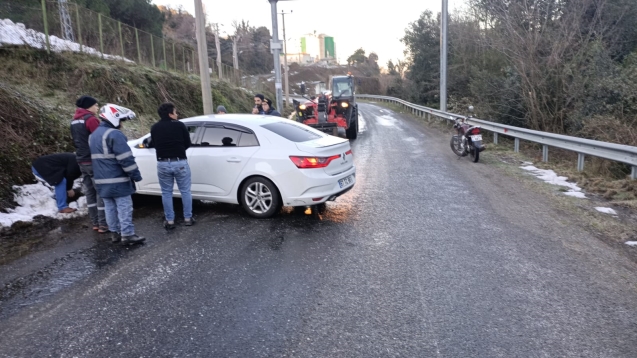 Buzlanmadan dolayı kazalar meydana geldi.