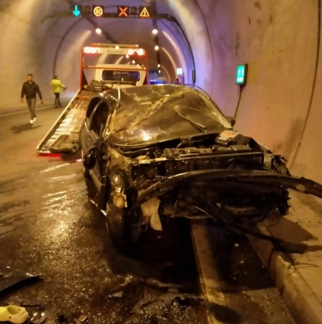 Tüneller mevkiinde kaza...4 yaralı...
