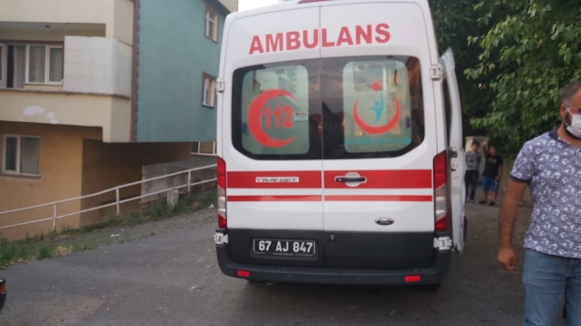 Kendine bıçakla zarar verdi...