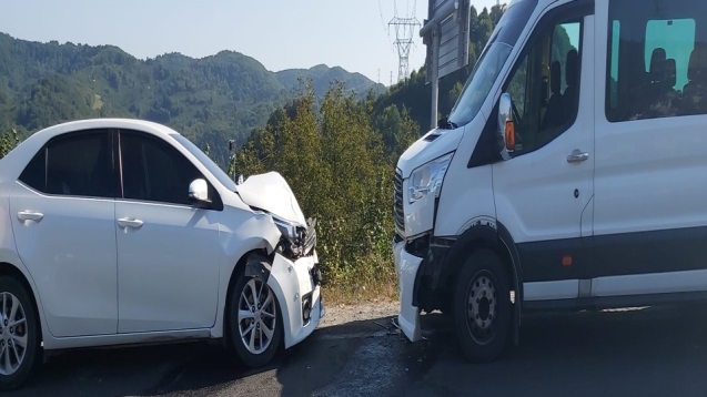 Trafik kazası... 3yaralı...