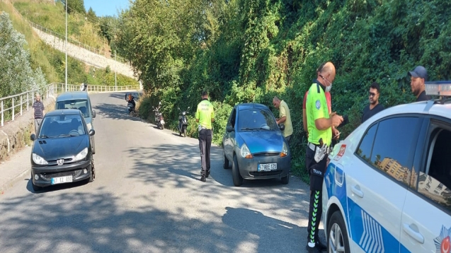 Kaza yaptı, taksi ile hastaneye gitti.