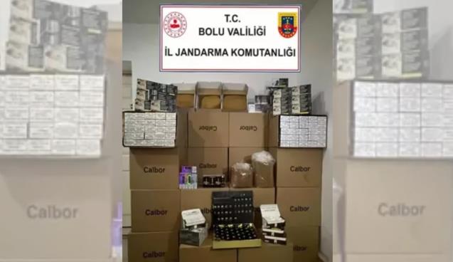 Araçta ve işyerinde binlerce makaron ele geçirildi...