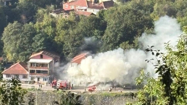 Apartmanda yangın çıktı...Ev kullanılmaz hale geldi...