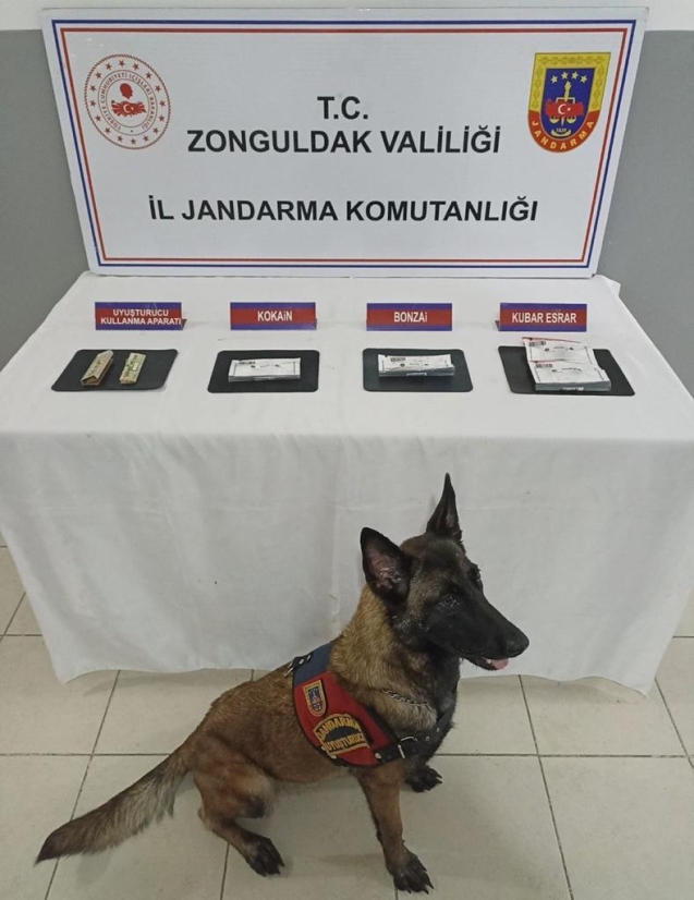 Şüpheli araçta uyuşturucu madde bulundu..