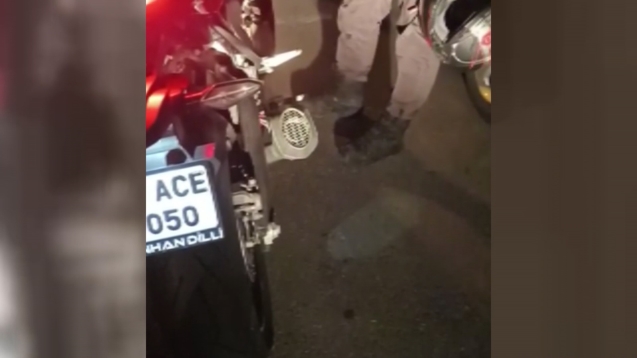 Abartı egzozu bulunan motosiklet sürücüsüne ceza...