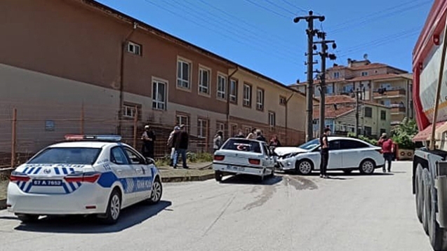 Kafa kafaya çarpıştılar...2 yaralı