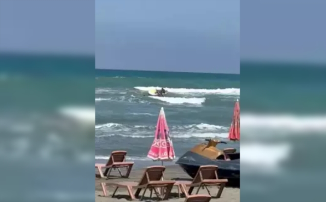 Denize giren 5 kişilik aile, boğulma tehlikesi geçirdi...