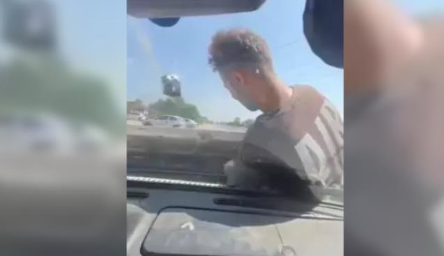 Arızayı bulmak için ustayı motora bindirdi...