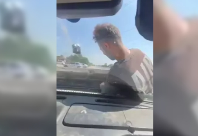 Arızayı bulmak için ustayı motora bindirdi...