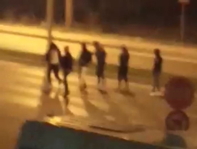 Kısıtlamayı ihlal edip, anayolda halay çektiler...