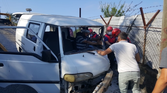 Freni patladı... 2 yaralı...