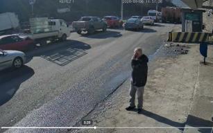 Duran trafiği fark etmedi... Kamyonete çarptı...