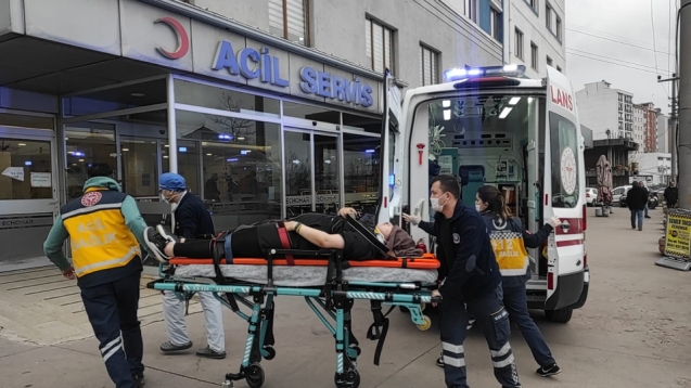 Merdivenlerden düşen kız öğrenci kafa travması geçirdi.