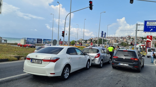 Zincirleme trafik kazasında 2 kişi yaralandı.