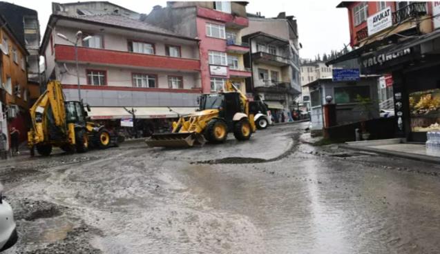 Sağanak; sürücüler zor anlar yaşadı...