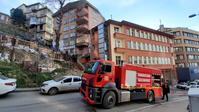 Apartmanda patlama sesi... Bir dairede yangın çıktı...