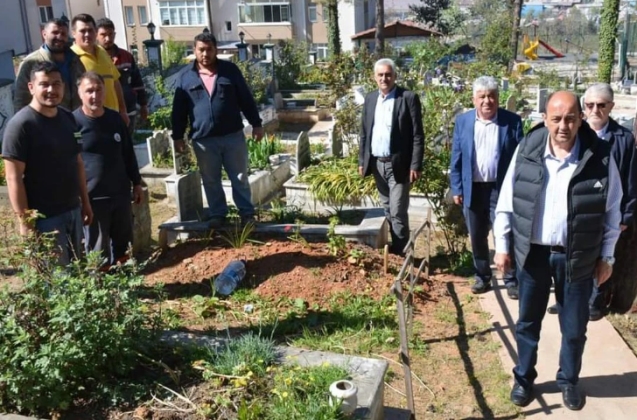 Gülüç Belediyesi bayram öncesi mezarlık temizliği yapıyor...