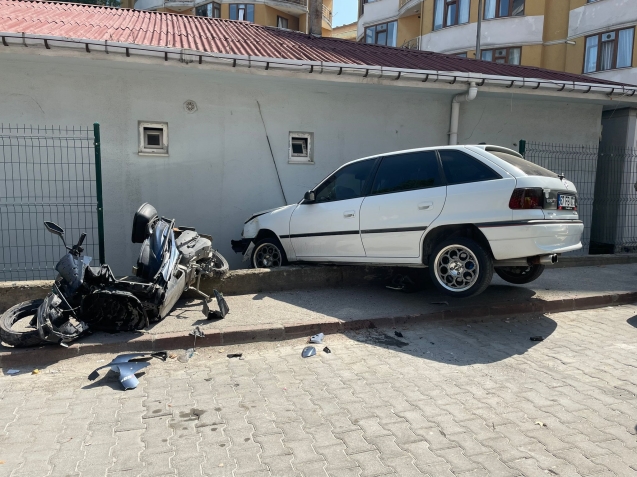 Başkent elektrik binasına daldı! 1 yaralı