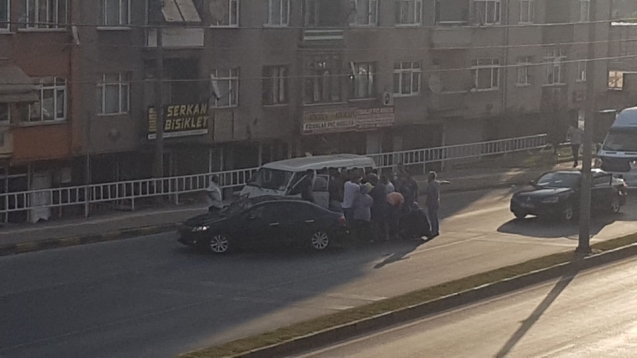 YOL VERME TARTIŞMASI KAVGAYA DÖNDÜ...