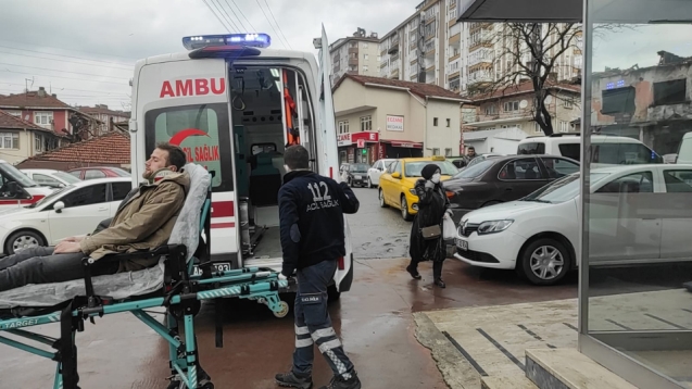 9 yaşındaki çocuk merdivenlerden düşerek yaralandı.