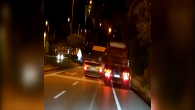 Seyir halinde iken araçları birbirlerinin üzerine sürdü.